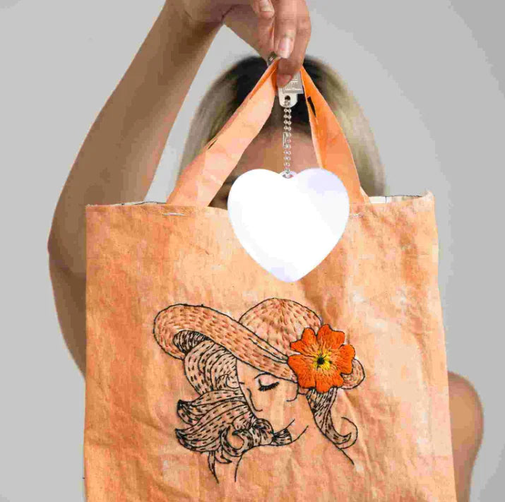 HeartGlow – Compact LED Accessory for Easy Bag VisibilitySmart Touch LED Purse Light